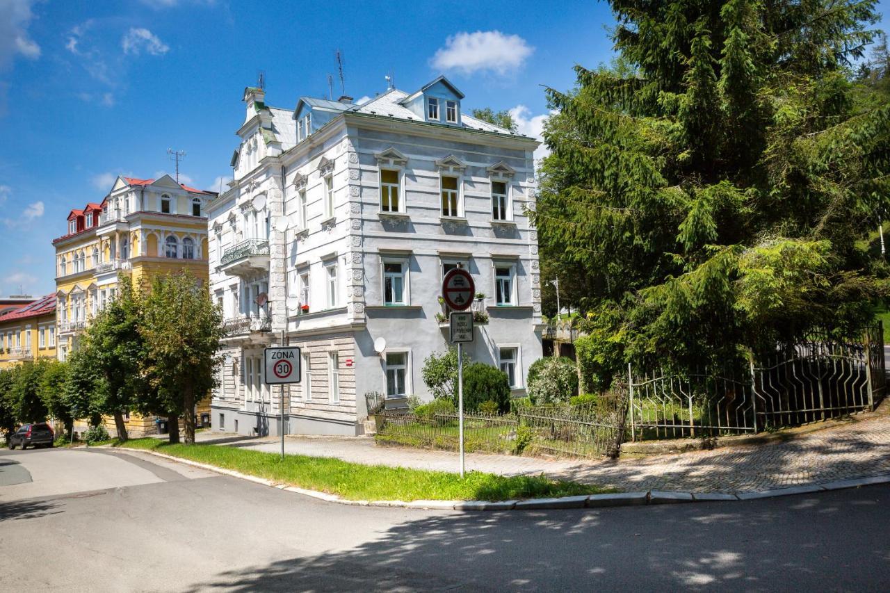 Apartman Karlovarska มาเรียอานซเกลาซนี ภายนอก รูปภาพ